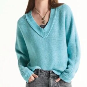 Cabi Frosty blue v neck dolman sleeve sweater size Medium #4282, GUC